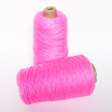 010 - Roze 100% acryl garen op kegel